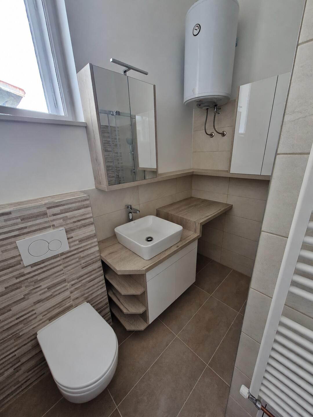 PRENOVLJENO MEŠČANSKO STANOVANJE | 100 m² | CENTER CELJA | BALKON - Slika 6