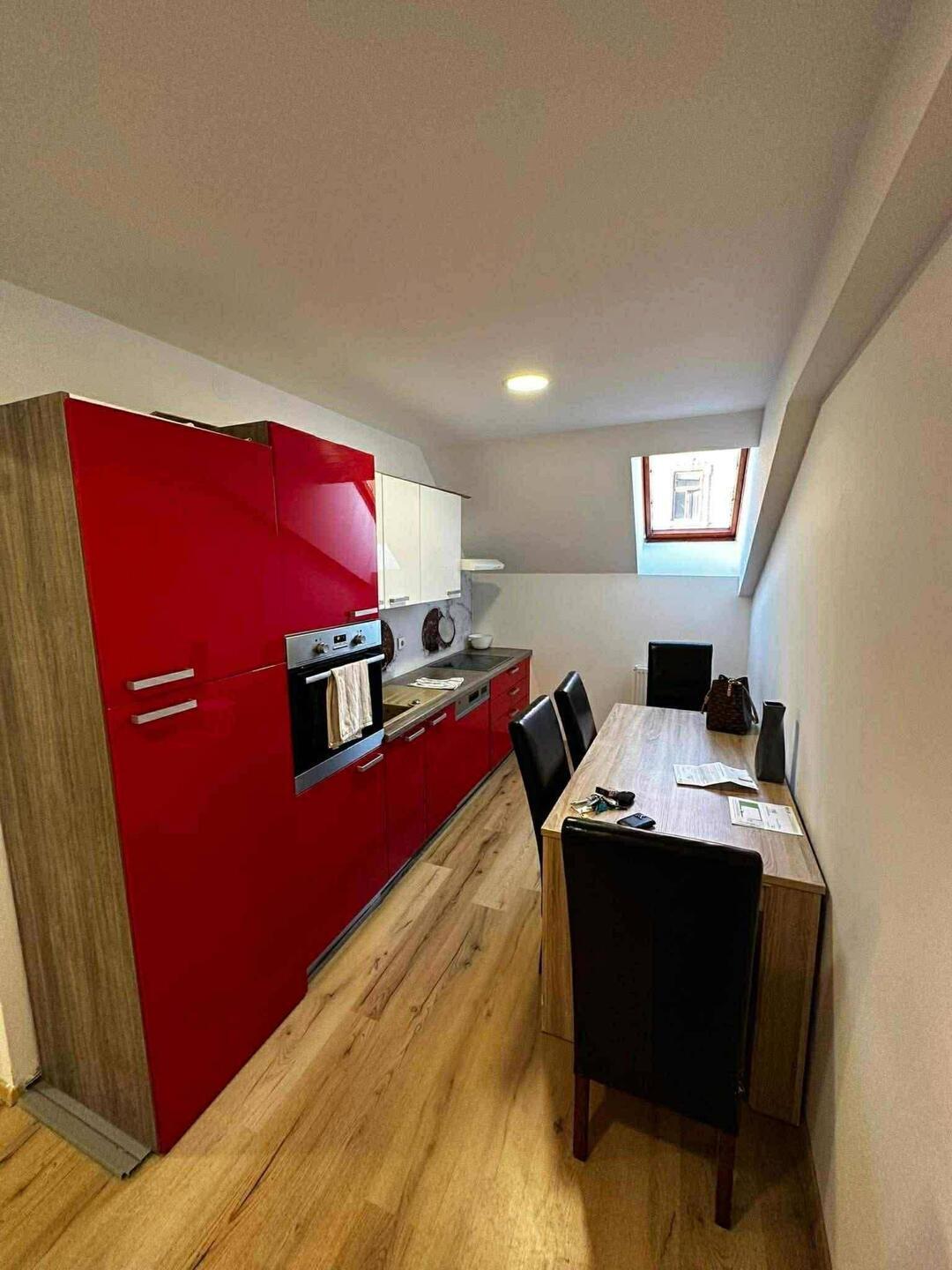 OGLAS ZA SOBE – GLAVNI TRG, MARIBOR - Slika 17