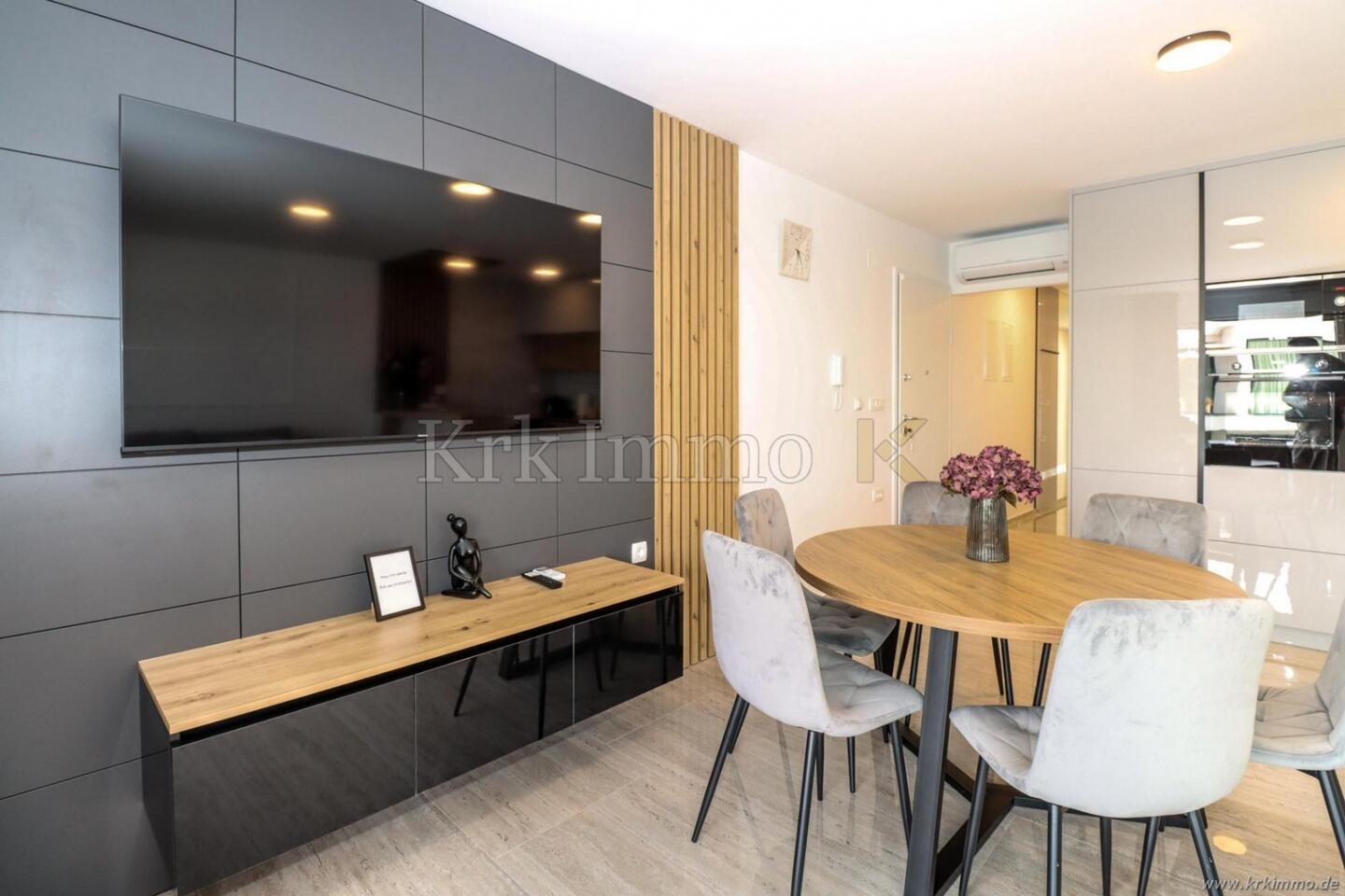 Moderno stanovanje z bazenom in pogledom na morje. KRKIMMO nepremičnine - Slika 5