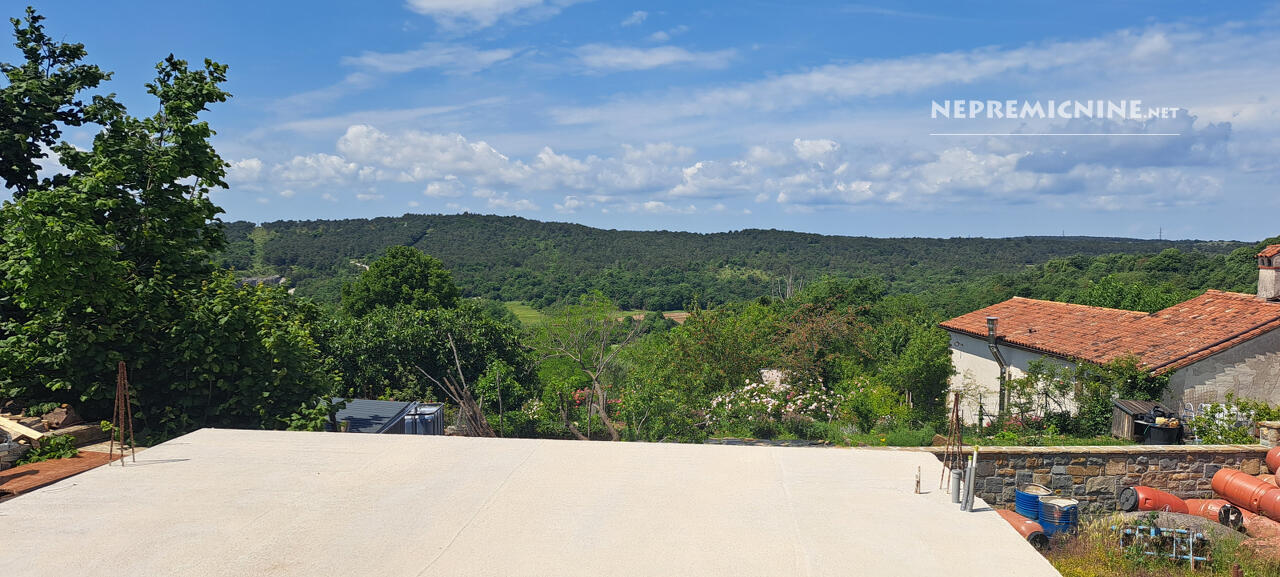 Ocizla parcela z gradbenim dovoljenjem za dve enostanovanjske hise - Slika 4