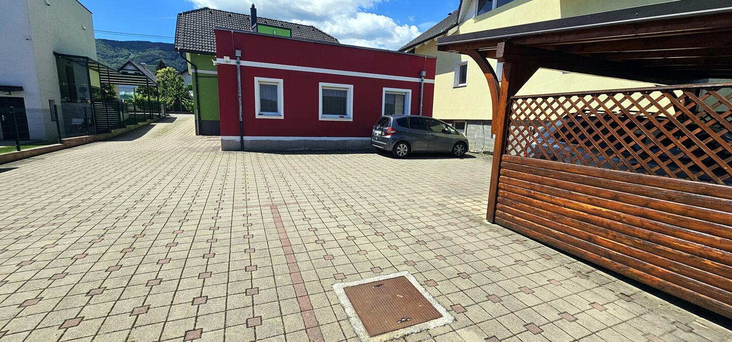 Stanovanjsko-poslovna hiša Limbuš (Pekre), ločen poslovni del, sončna elektrarna - Slika 4