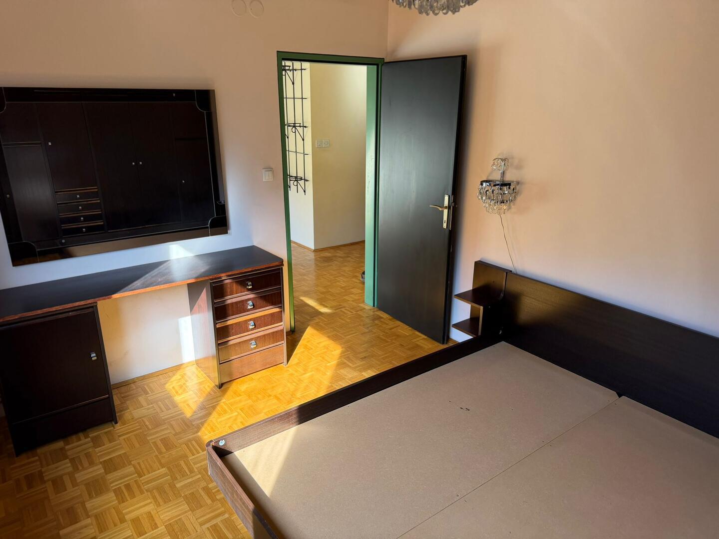 Spodnja Šiška – 2-sobno stanovanje z garažo, odlična lokacija - Slika 12