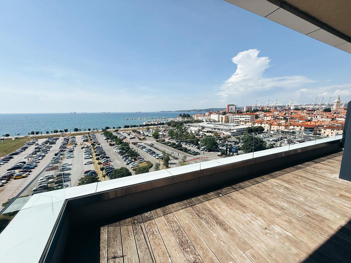 PRESTIŽ V PRVI LINIJI OB MORJU - Slika 3