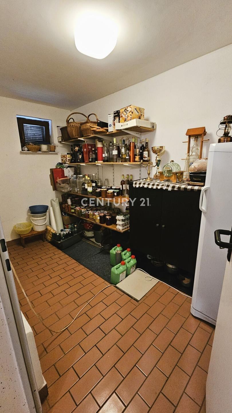 Na izjemno sončni in mirni lokaciji prodamo novejšo, lepo urejeno samostojno stanovanjsko hišo - Slika 15
