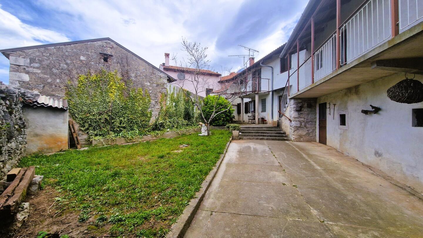 Kraška kamnita vrstna hiša - vseljiva - Slika 8