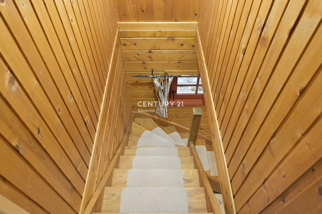 Edinstvena hiša z razgledom na Šmartinsko jezero - Slika 3