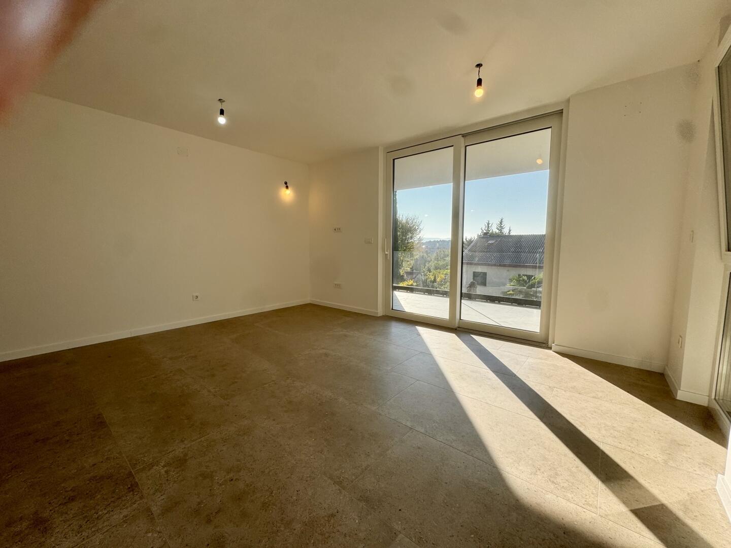 Stanovanje v prvem nadstropju z vrtom - Slika 5