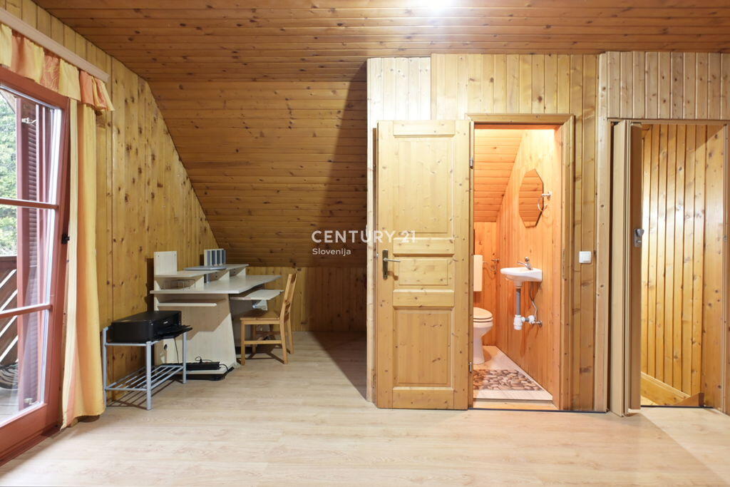 Edinstvena hiša z razgledom na Šmartinsko jezero - Slika 5