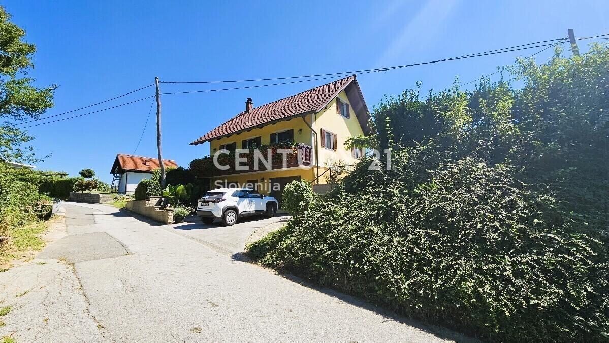 Na izjemno sončni in mirni lokaciji prodamo novejšo, lepo urejeno samostojno stanovanjsko hišo - Slika 2